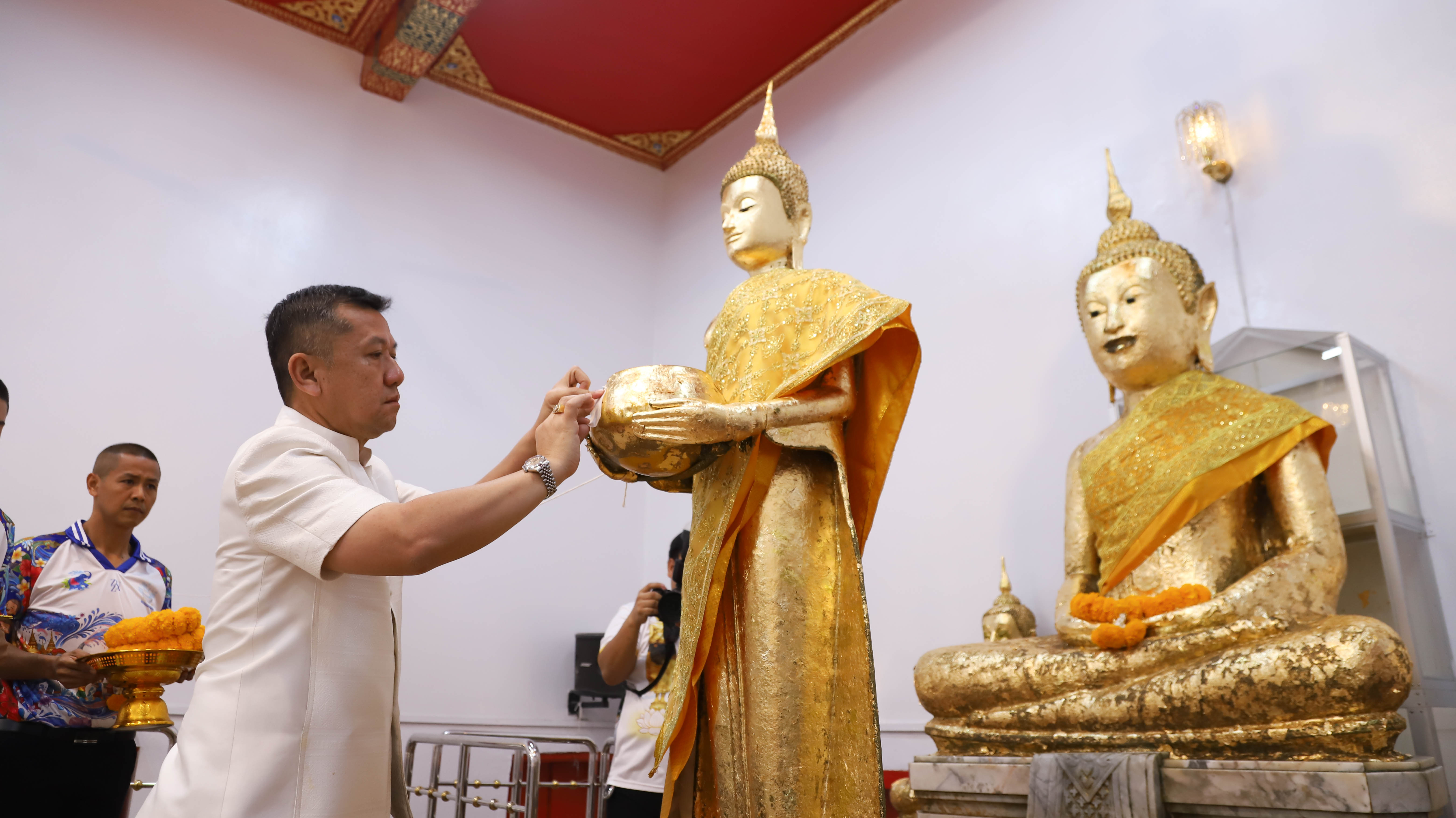 เปิดแล้ว เทศกาลสงกรานต์ปิดทองนมัสการหลวงพ่อบ้านแหลม วัดเพชรสมุทรวรวิหาร แม่กลอง สมุทรสงคราม 12- 18 เมษายนนี้