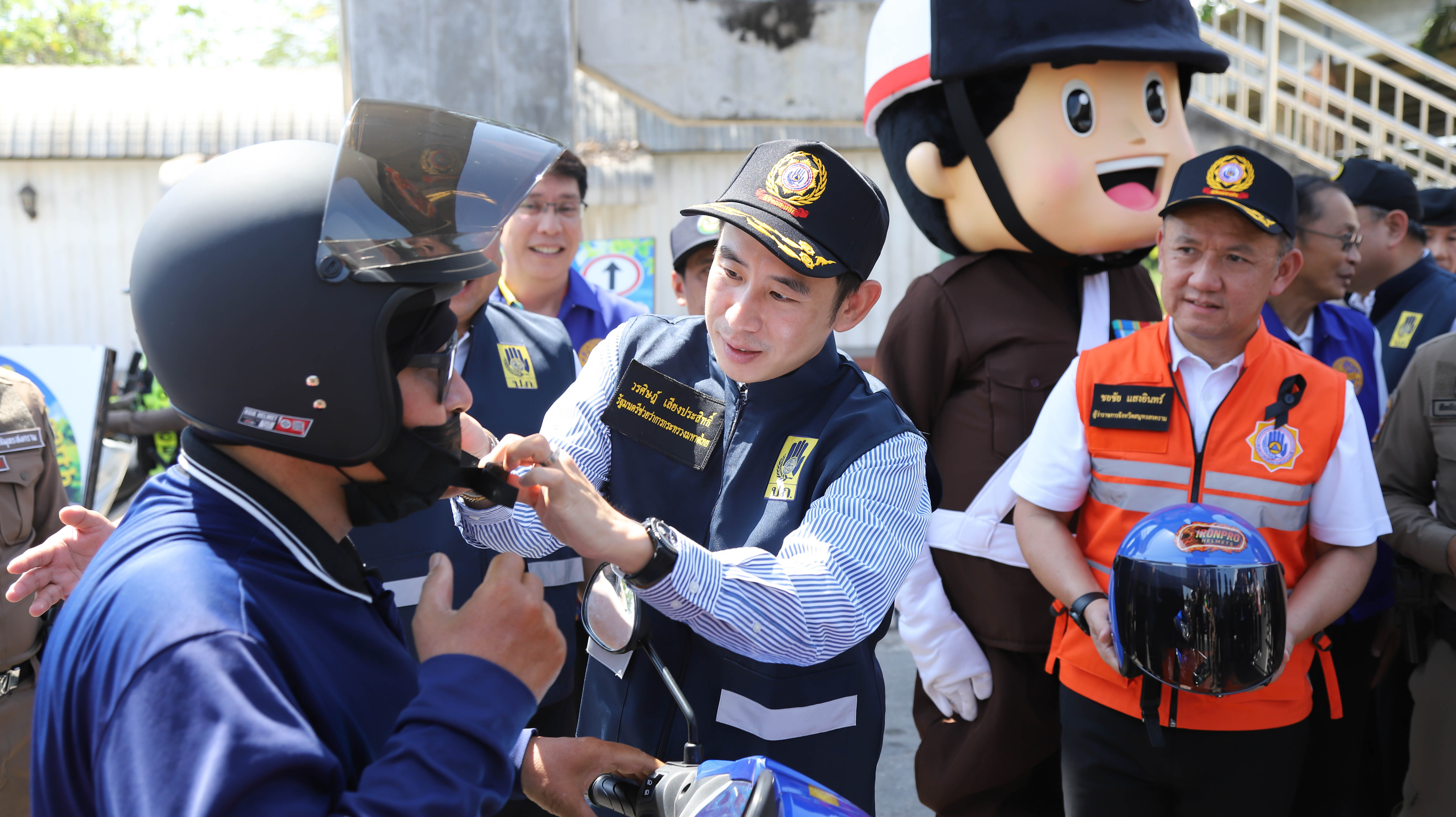 รัฐมนตรีช่วยว่าการกระทรวงมหาดไทยลงพื้นที่ตรวจเยี่ยมจุดบริการประชาชนจังหวัดสมุทรสงคราม
