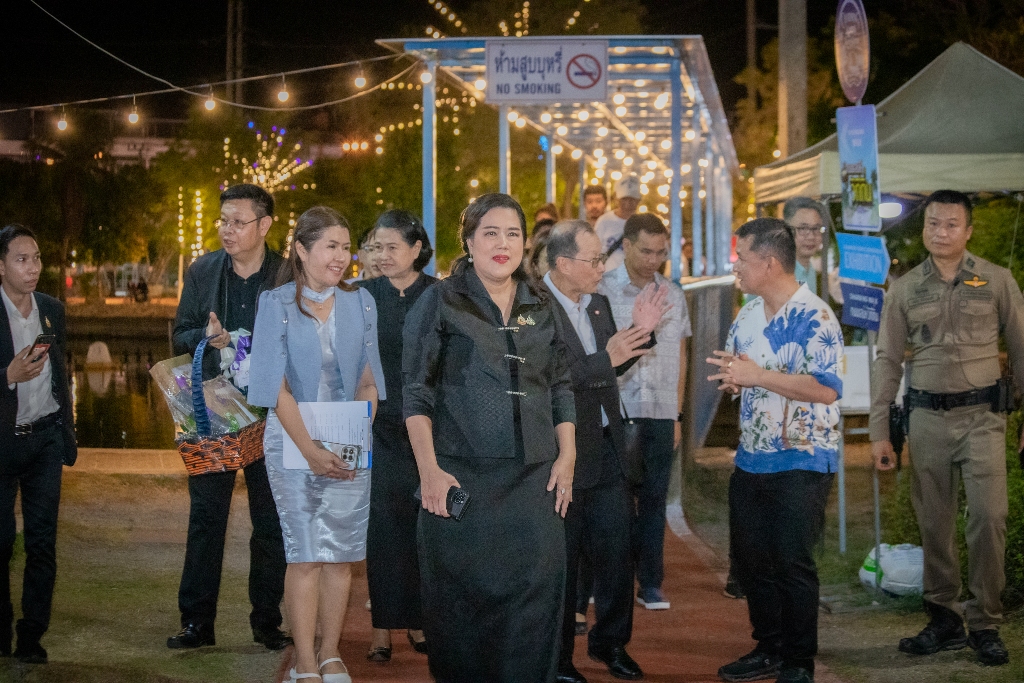 นางสุดฤทัย เลิศเกษม อธิบดีกรมประชาสัมพันธ์ เยี่ยมชมงาน Charming Samut Songkhram : เสน่ห์เมืองสามน้ำ เมืองเล็ก ๆ แต่เอ็กคลูชีฟ และเทศกาลอาหารและของดีเมืองสามน้ำและงานกาชาดจังหวัดสมุทรสงคราม ประจำปี 2569