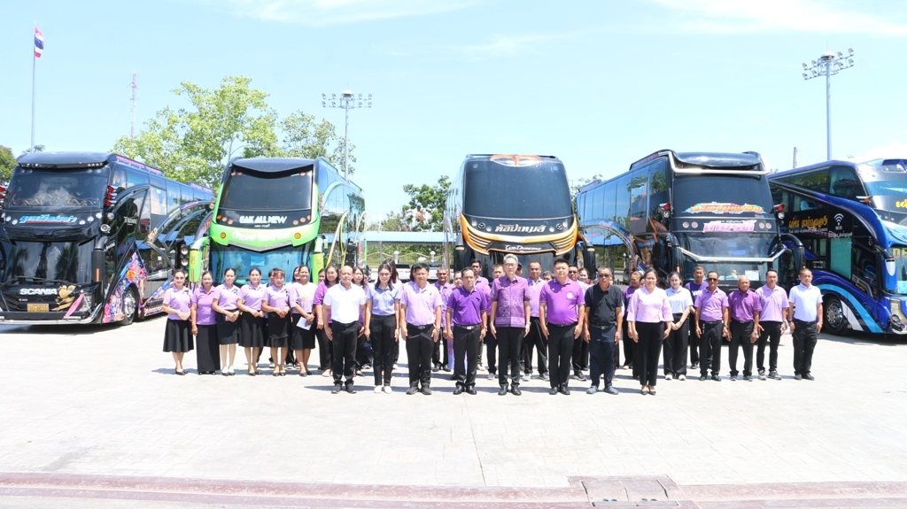 สมุทรสงคราม ปล่อยขบวนรถบัส นำพสกนิกรกว่า 200 ชีวิต ร่วมงานเฉลิมพระเกียรติฯ พระบรมราชินี ณ ท้องสนามหลวง