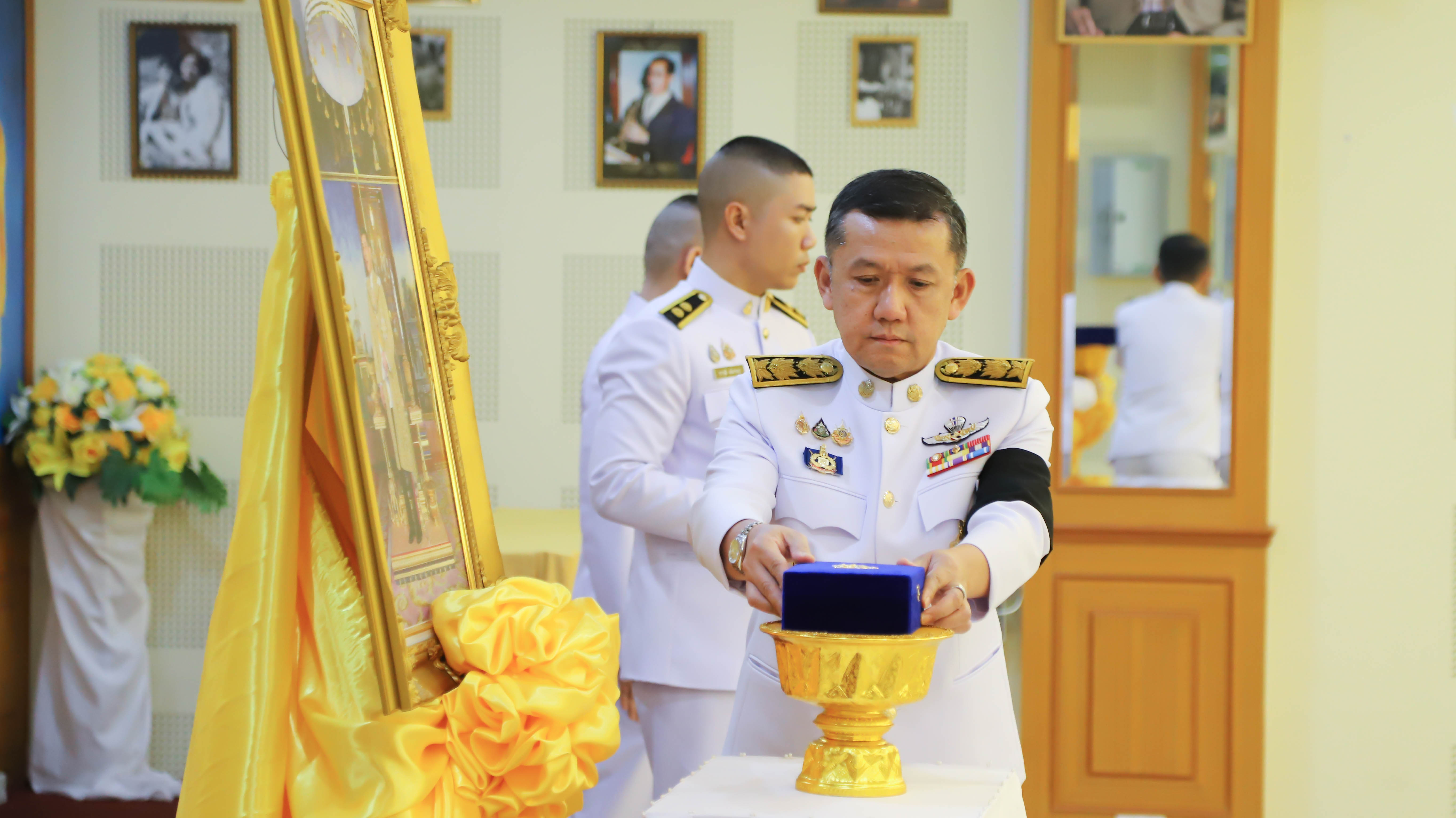 จังหวัดสมุทรสงคราม จัดพิธีรับพระราชทานเครื่องราชอิสริยาภรณ์ชั้นสายสะพาย ประจำปี ๒๕๖๘ เบื้องหน้าพระบรมฉายาลักษณ์