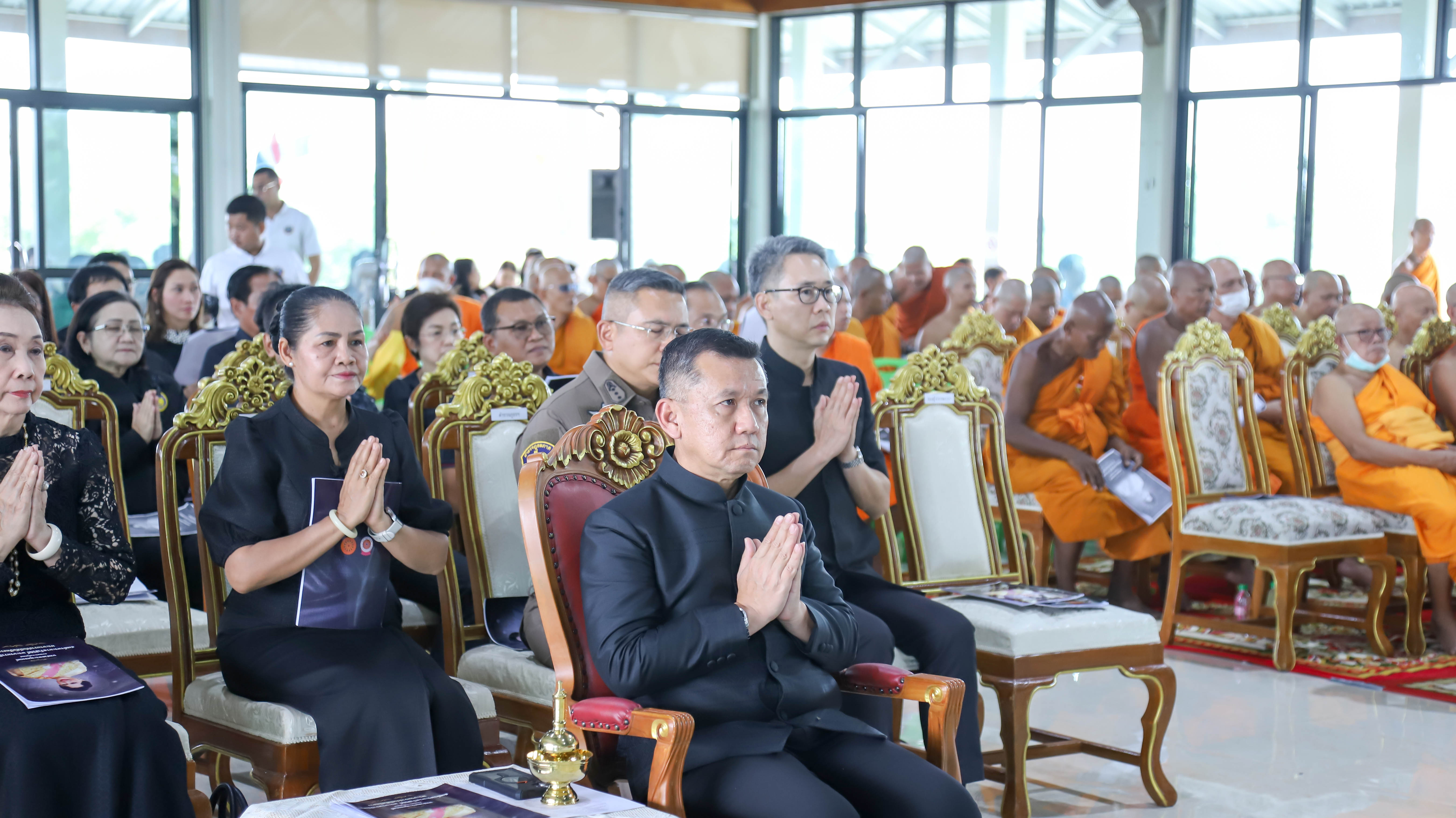 จังหวัดสมุทรสงคราม จัดพิธีสวดพระพุทธมนต์และเจริญจิตตภาวนา อุทิศถวายพระราชกุศลแด่สมเด็จพระบรมราชชนนีพันปีหลวง และสมเด็จพระเจ้าลูกเธอ เจ้าฟ้าพัชรกิติยาภาฯ