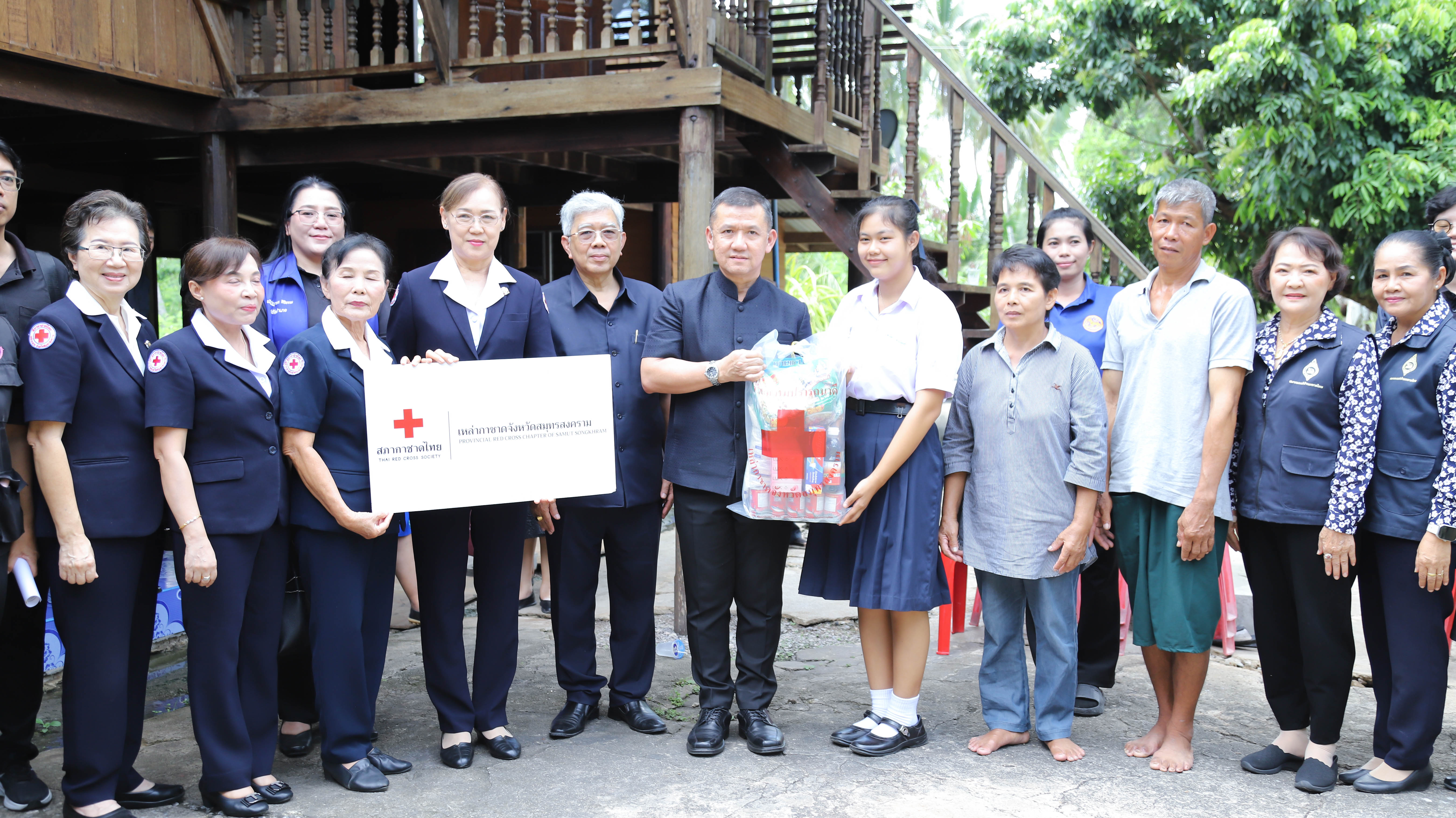 ผู้ว่าราชการจังหวัดสมุทรสงคราม นำคณะฯ ลงพื้นที่เยี่ยมนักเรียนทุนพระราชทาน ม.ท.ศ. รุ่นที่ 16 - 17 จังหวัดสมุทรสงคราม ภาคเรียนที่ 1/2569 ประจำปีงบประมาณ พ.ศ. 2569