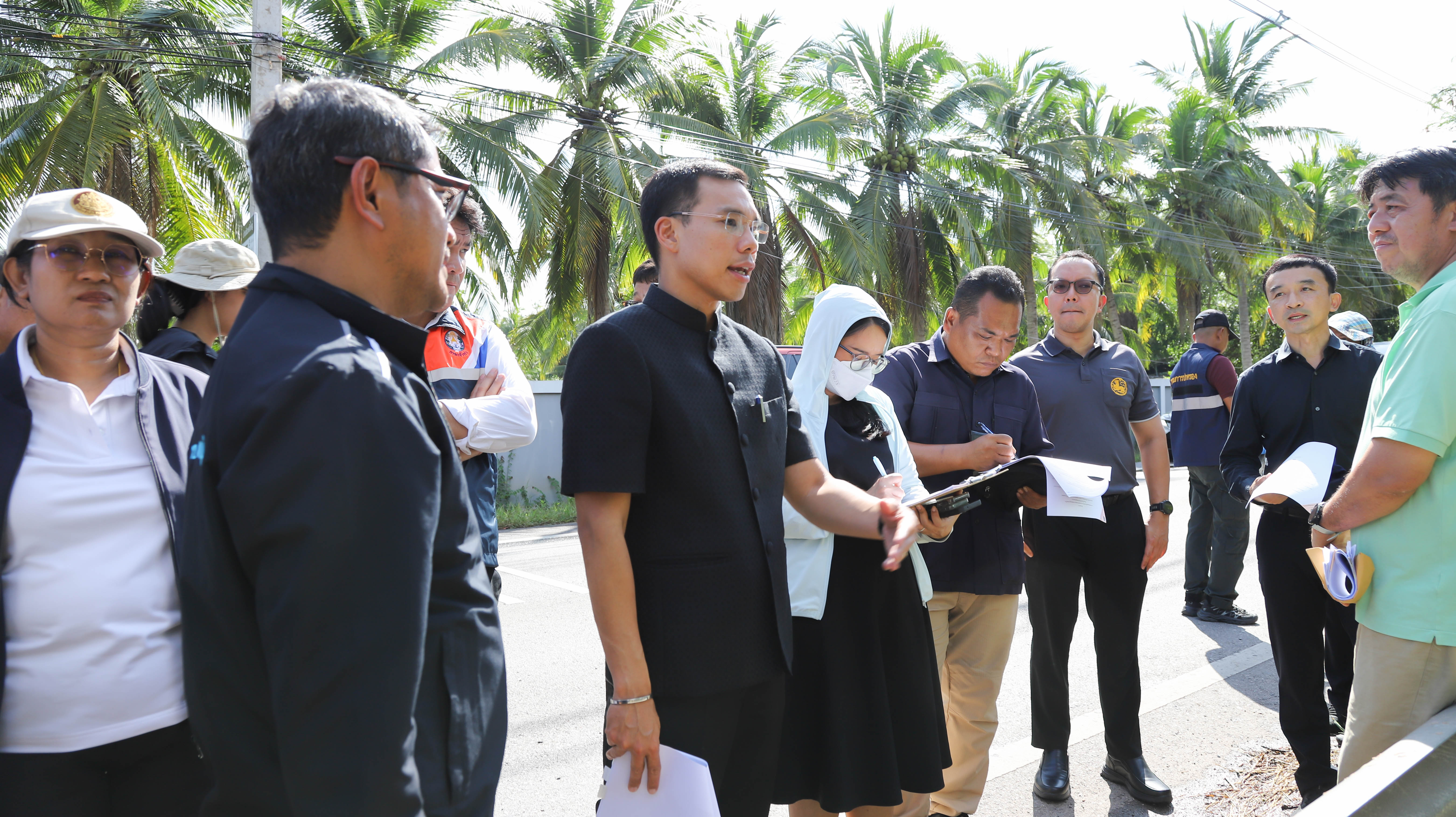 สมุทรสงครามประชุมคณะทำงานฯ พร้อมลงพื้นที่ตรวจการขออนุญาตปลูกสร้างสิ่งล่วงล้ำลำน้ำ 2 จุดในพื้นที่อำเภอเมือง