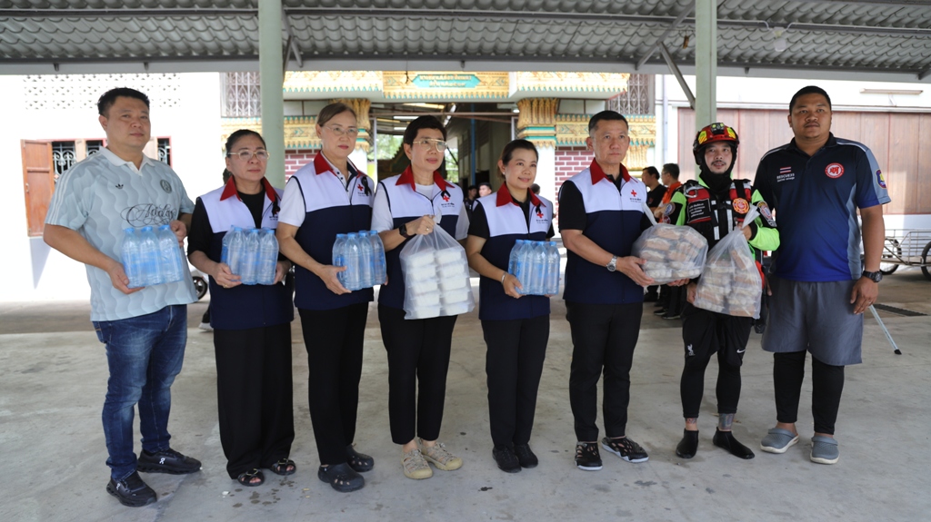 ผู้ว่าฯ สมุทรสงคราม ลงพื้นที่ตรวจเยี่ยมโรงครัววัดดาวดึงษ์ เร่งเปิดรับบริจาควัตถุดิบและจิตอาสาช่วยประกอบอาหาร
