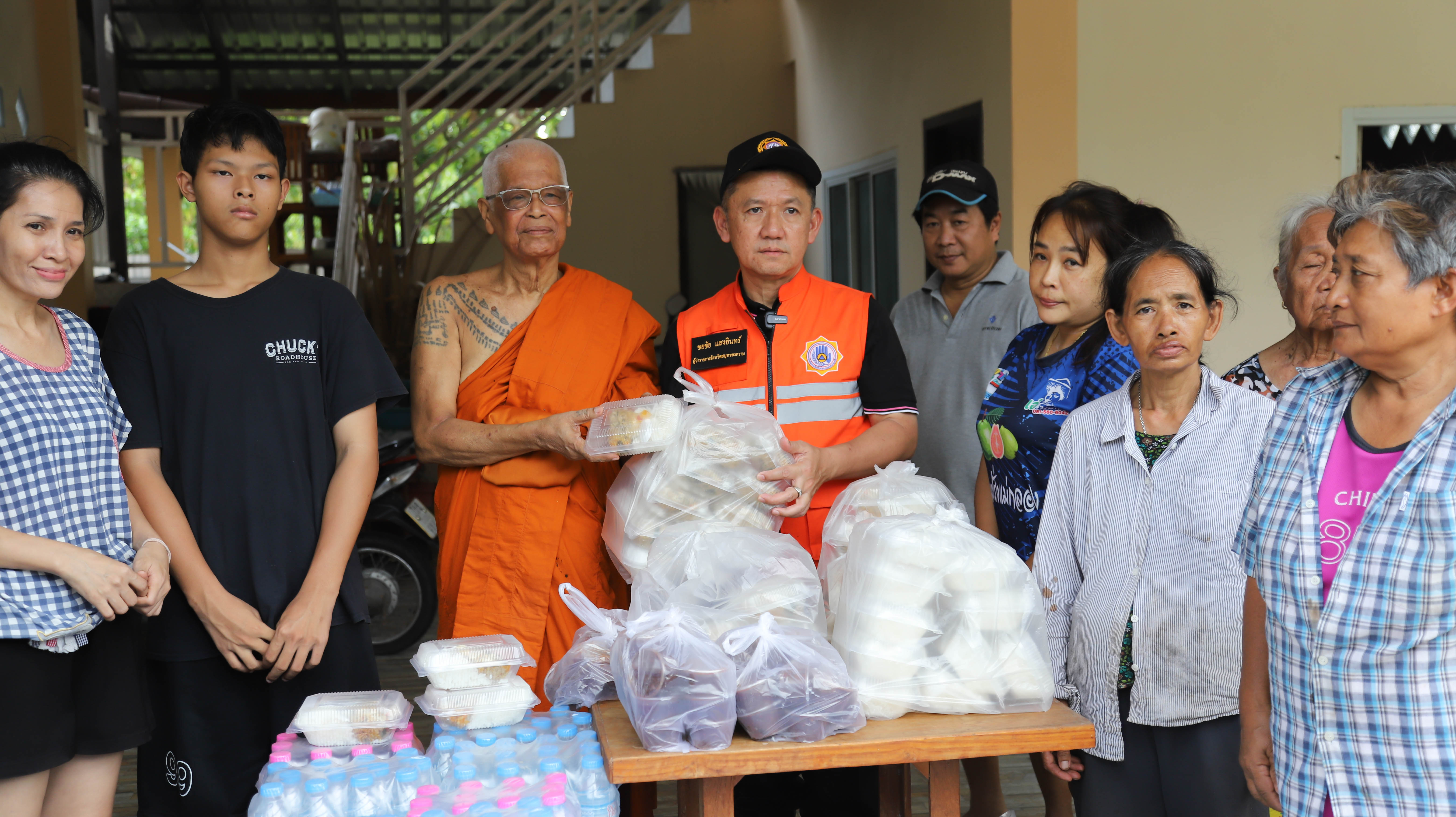 ผู้ว่าฯ สมุทรสงครามเยี่ยมผู้ประสบอุทกภัย ตำบลเหมืองใหม่ อำเภออัมพวา และอำเภอบางคนที