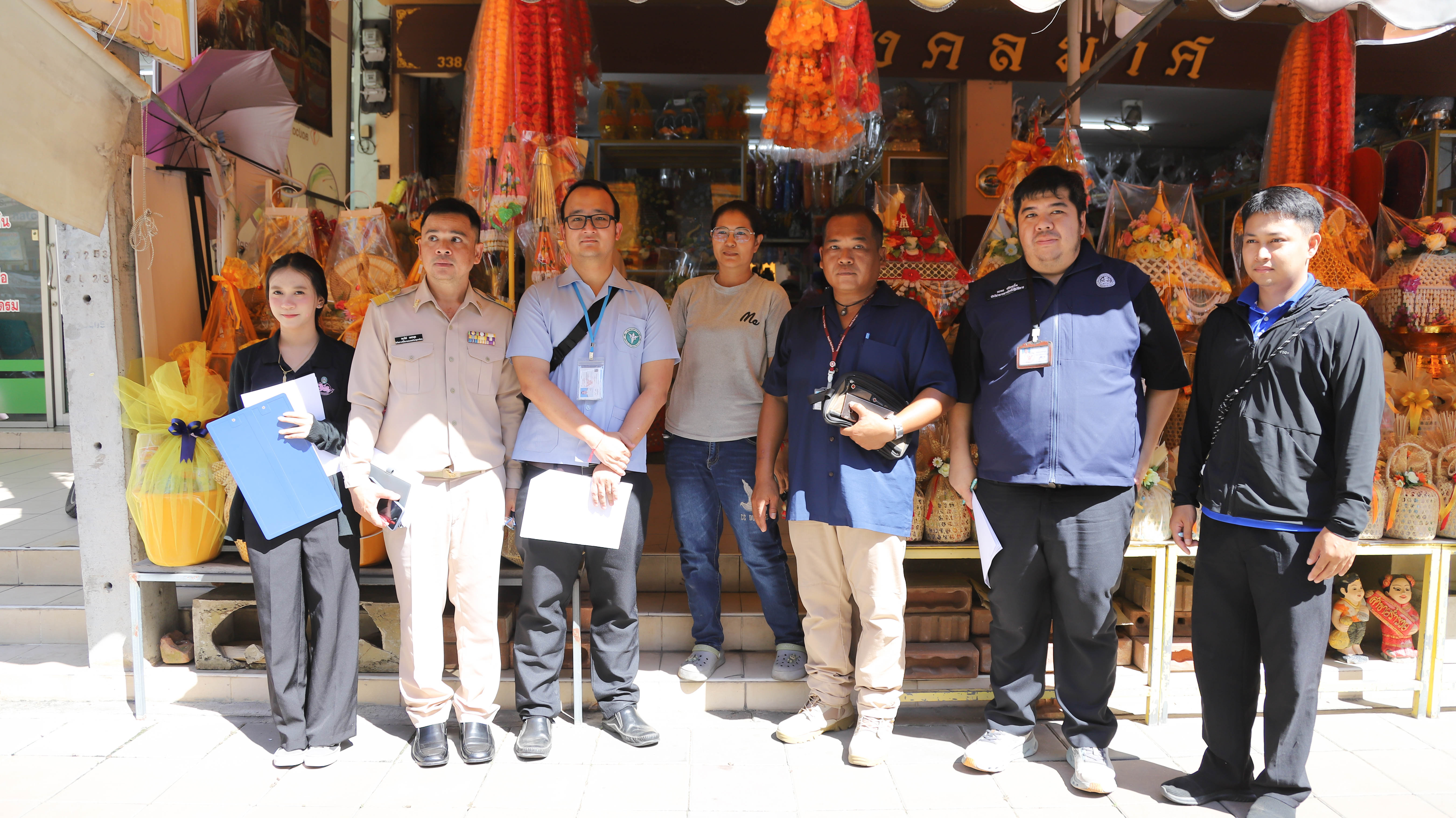 จังหวัดสมุทรสงคราม บูรณาการหน่วยงานที่เกี่ยวข้อง ลงพื้นที่ตรวจสอบคุณภาพและราคาร้านขายสังฆทาน คุ้มครองผู้บริโภคช่วงวันออกพรรษา